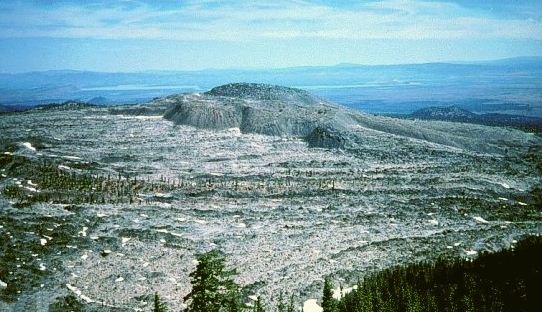 Стеклянная гора вулкана Лечебного озера в Калифорнии