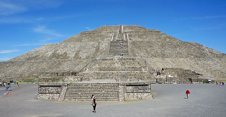 Пирамида Солнца в Теотиуакане 