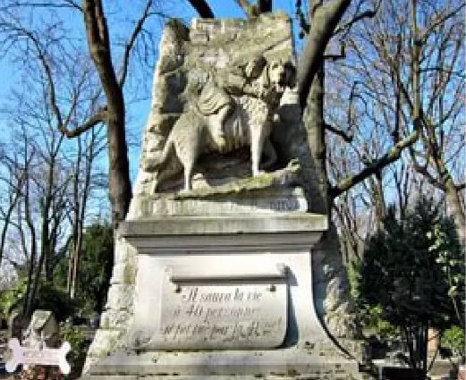 Памятник сенбернару Барри в Париже 