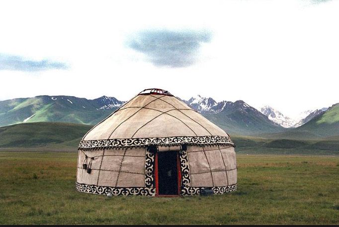 Войлочная юрта монгольских кочевников 