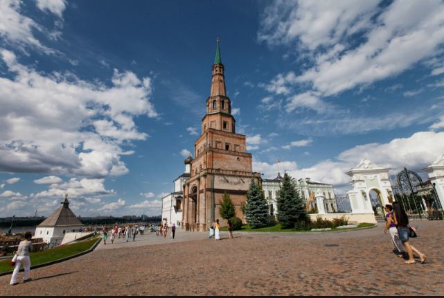 Башня Сююмбике на территории Казанского Кремля 