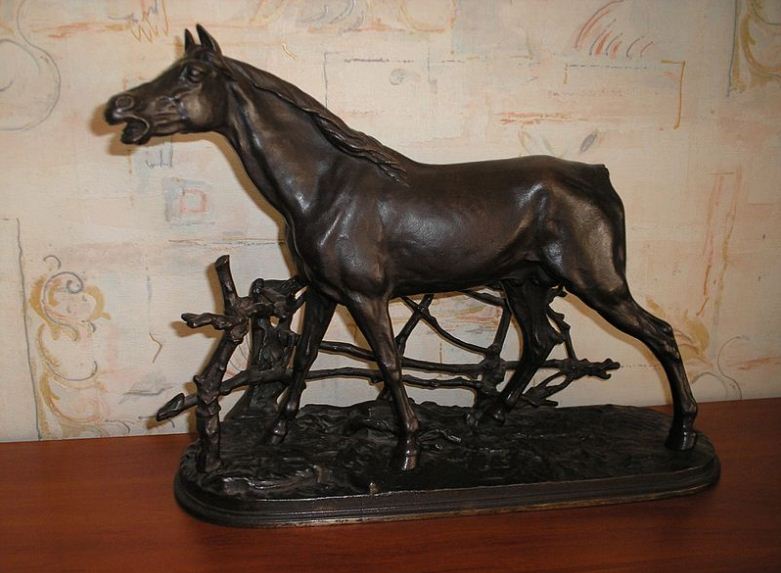 Скульптура " Конь в изгороди" ( 1860 год) 