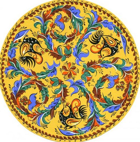 Деревянное блюдо, декорированное ракульской росписью 