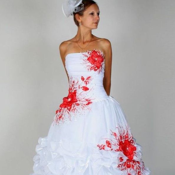 Свадебное платье с вышивкой 