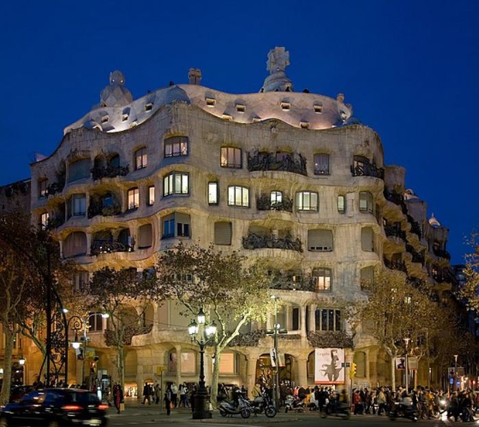 Дом Мила в Барселоне 