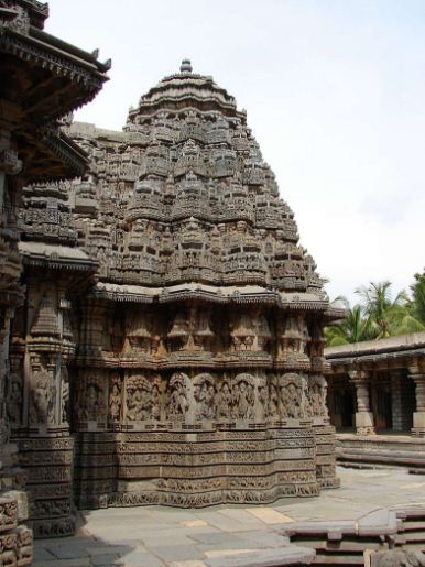 Храм в Сомнатпхуре, построенный в стилистике Хойсалы 