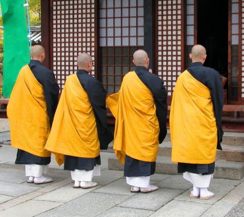 Одежда буддийских монахов 