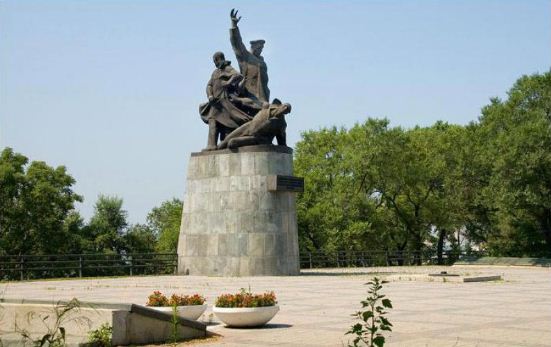 Памятник морякам торгового флота, погибшим во время Великой Отечественной войны ( Владивосток) 
