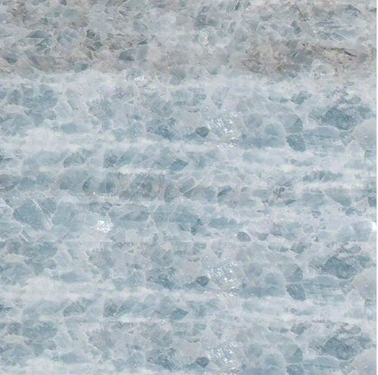 Среднезернистый природный голубой мрамор сорта Cristal Ice ( место добычи - Бразилия) 