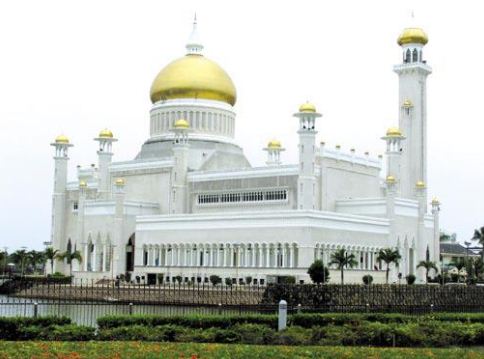 Главный минарет мечети 