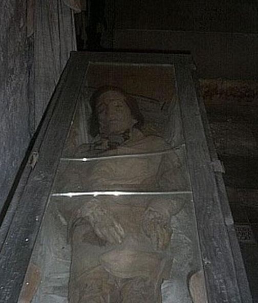 Первое погребение 1599 года 