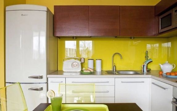 Лимонный цвет в интерьере кухни 