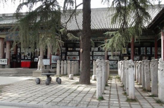 Лес каменных стел в музее Beilin Bowuguan ( Сиань, Китай) 