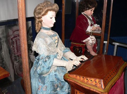 Механическая кукла XVIII века 