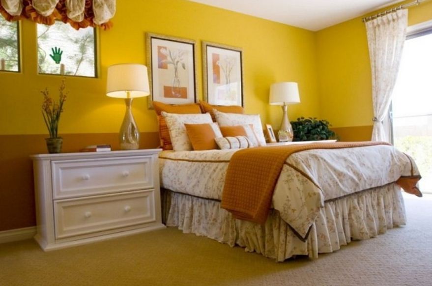 Интерьер спальни в лимонно - желтых тонах 