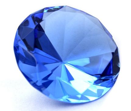 Драгоценный камень - синий сапфир 