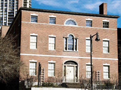 Первый многоквартирный дом Харрисона Грея Отиса, построенный в Бостоне ( штат Массачусетс, США) по проекту Чарльза Булфинча в 1796 году.