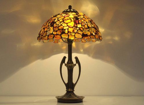 Изысканная лампа из янтаря 