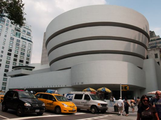 Музей современного искусства в Нью - Йорке, построенный в 1937 году по проекту Эдварда Стоуна.