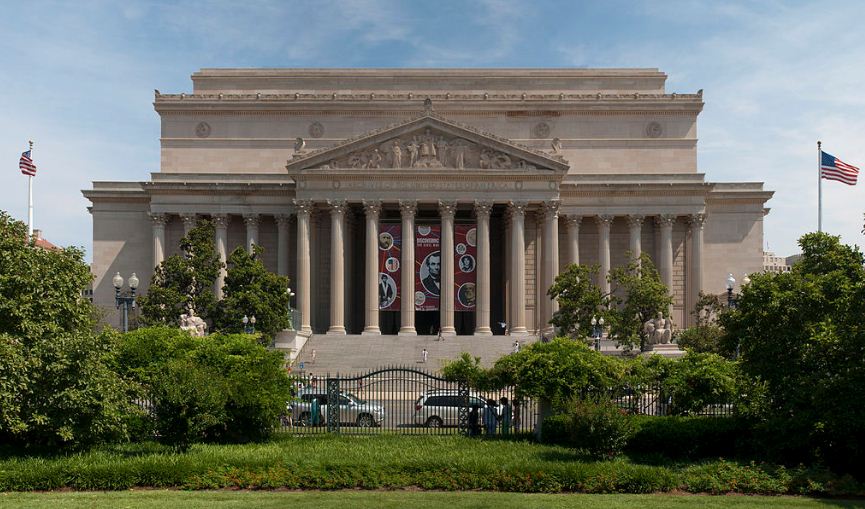 Здание Национального архива США, построенное в 1935 году в неоклассическом стиле по проекту Джона Рассела Поупа 