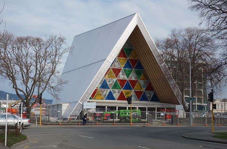 Картонный собор в Крайстчерче ( Новая Зеландия), построенный в 2012 - 2013 годах Шигэру Баном.