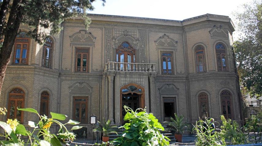 Музей стекла и керамики в Тегеране, построенный в 1978 году по проекту Ханса Холляйна.
