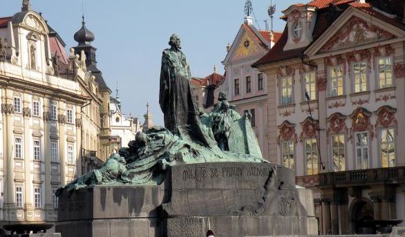 Памятник Яну Гусу в Праге 