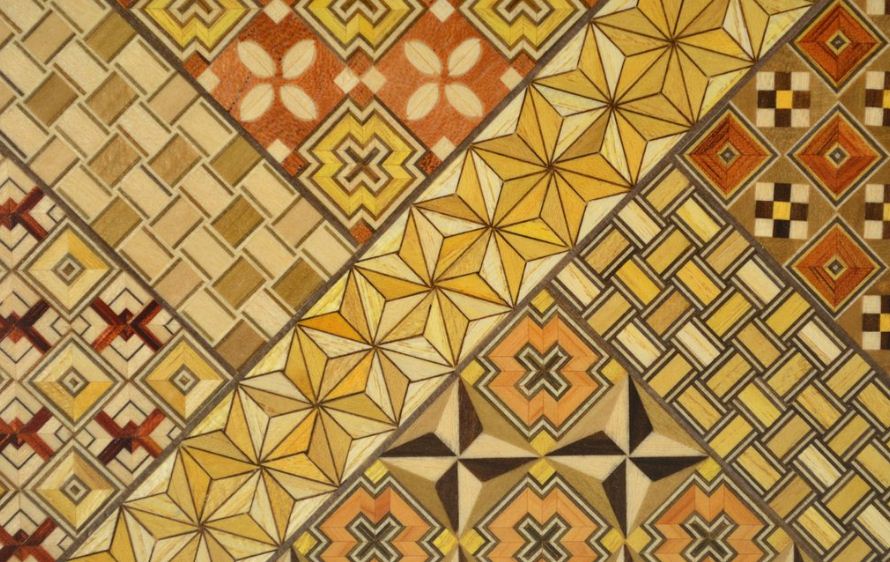 Мозаика из древесины разных цветов 