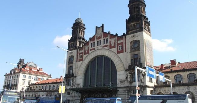 Здание главного железнодорожного вокзала в Праге