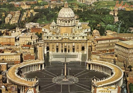 Площадь Святого Петра в Риме 