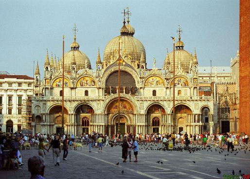 Площадь и собор Сан - Марко в Венеции 
