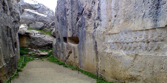 Скальное святилище Язылыкайя в Хаттусе.