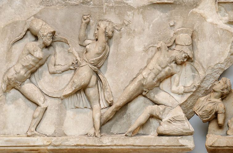 Скопас " Битва греков с амазонками" ( фрагмент фриза Галикарнасского мавзолея, украшенного скульптурным рельефом). 