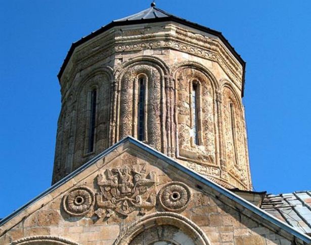 Барабан купола собора Никорцминда ( Грузия). 