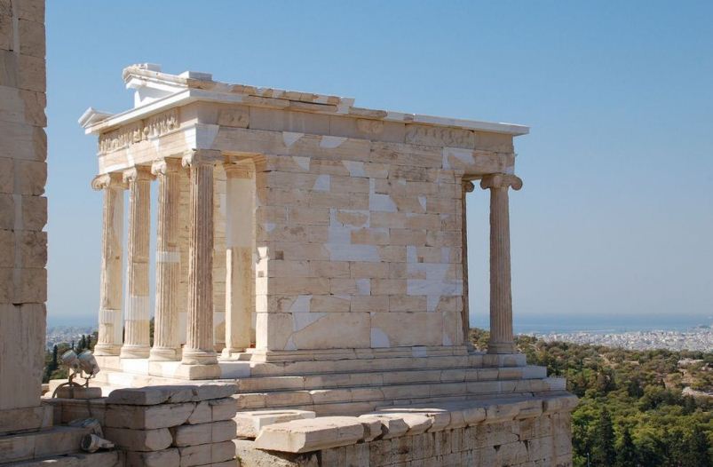 Храм Ники Аптерос - яркий образец амфипростиля 