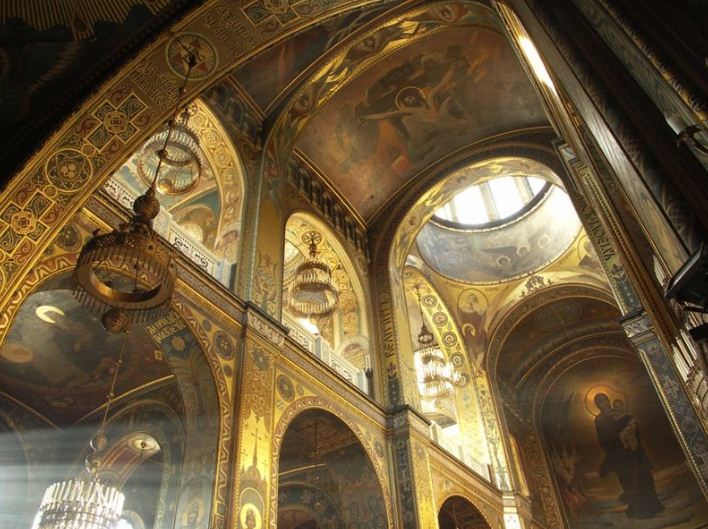 Во Владимирском соборе ( Киев) хоры расположены над боковыми нефами храма. 