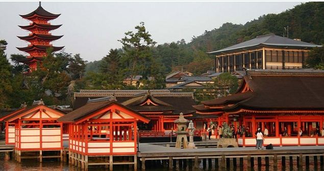 Святилище Ицукусима на острове Миядзима строилось с VI века.