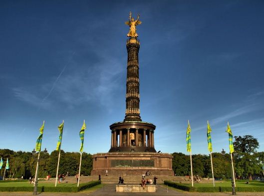 Триумфальная колонна Победы в Берлине ( Германия).