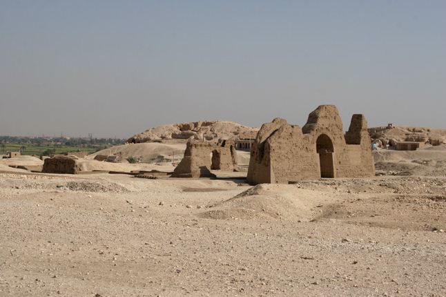 Сохранившиеся фрагменты жилого дома древних египтян