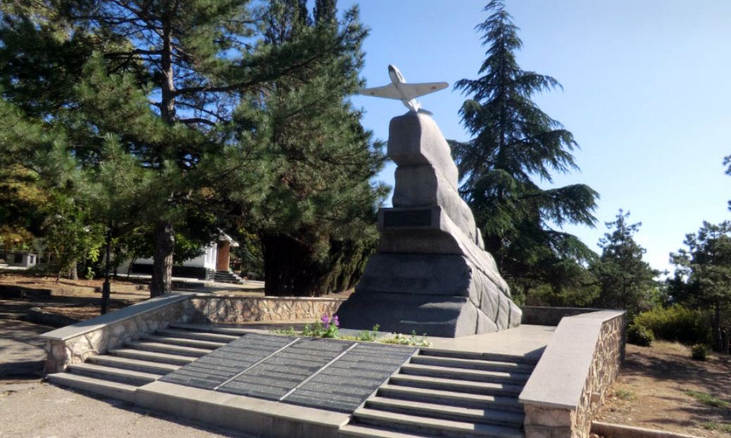 Памятник советский летчикам ( Малахов курган).